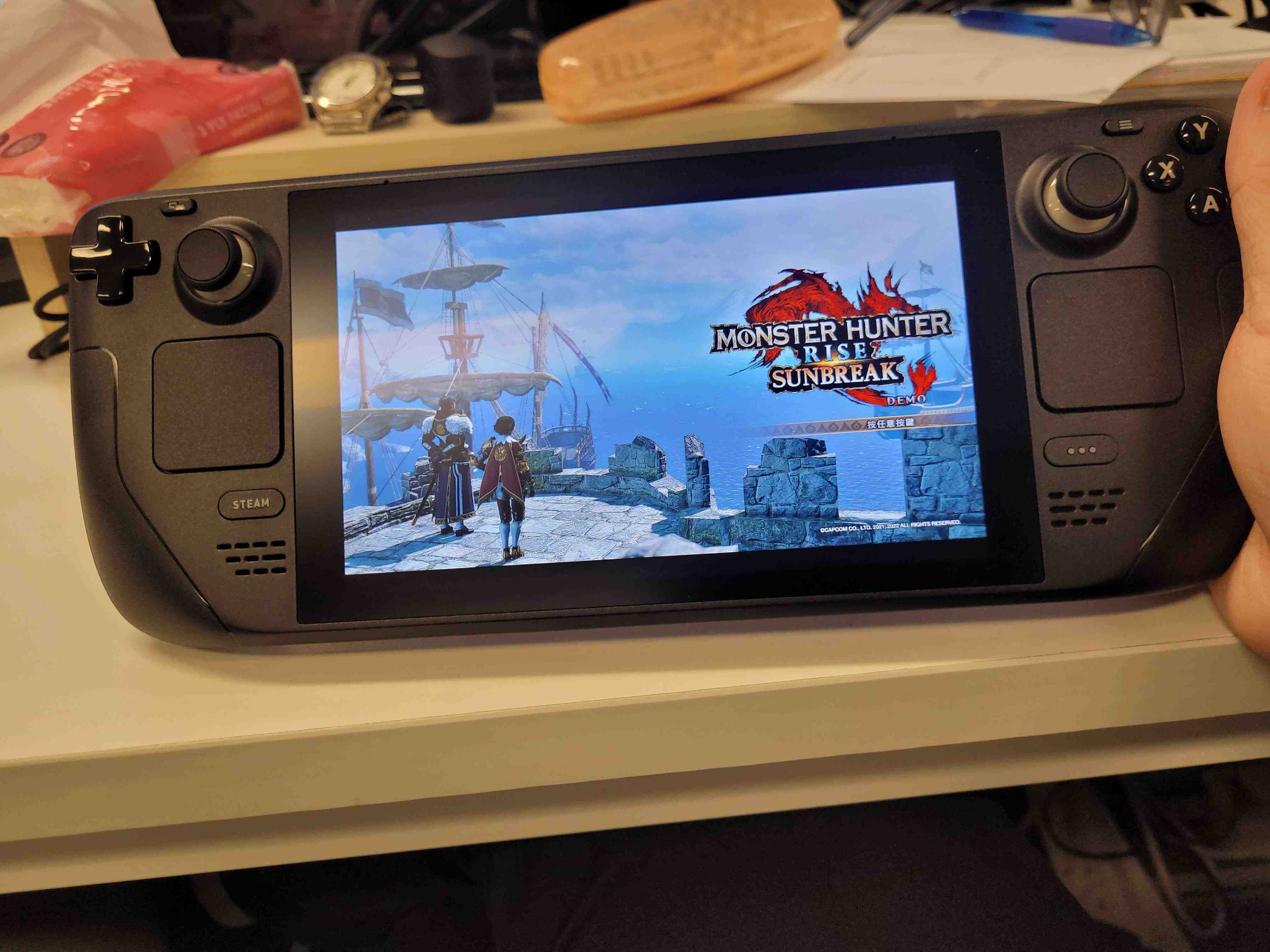 借同事的Steam Deck試玩，體驗相當不錯👍